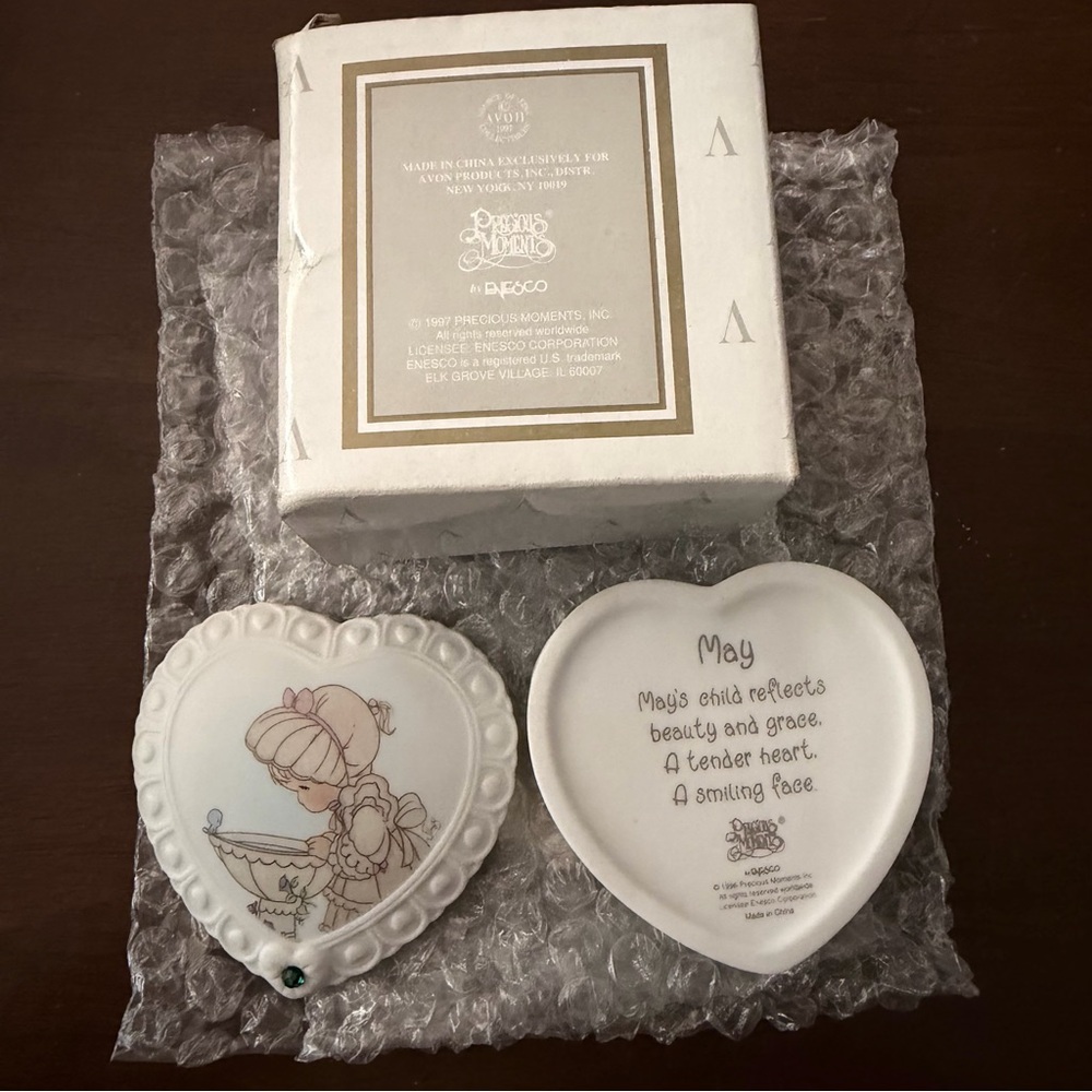Avon Precious Moments Heart Porcelain Trinket Box May 1997 Collectible - Picture 3 of 3